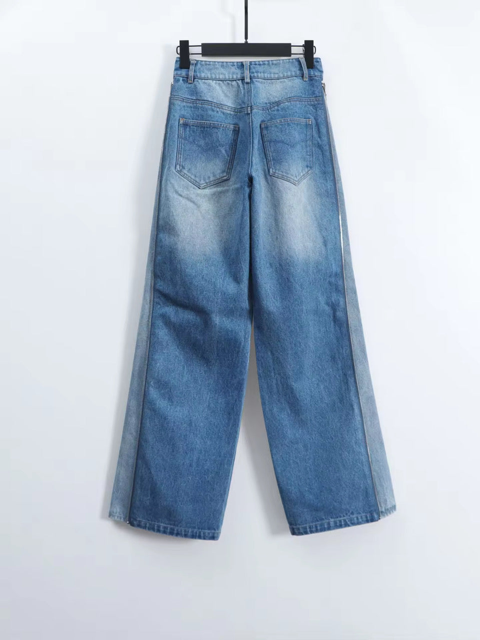 ZIP FLARE DENIM JEANS *Women*